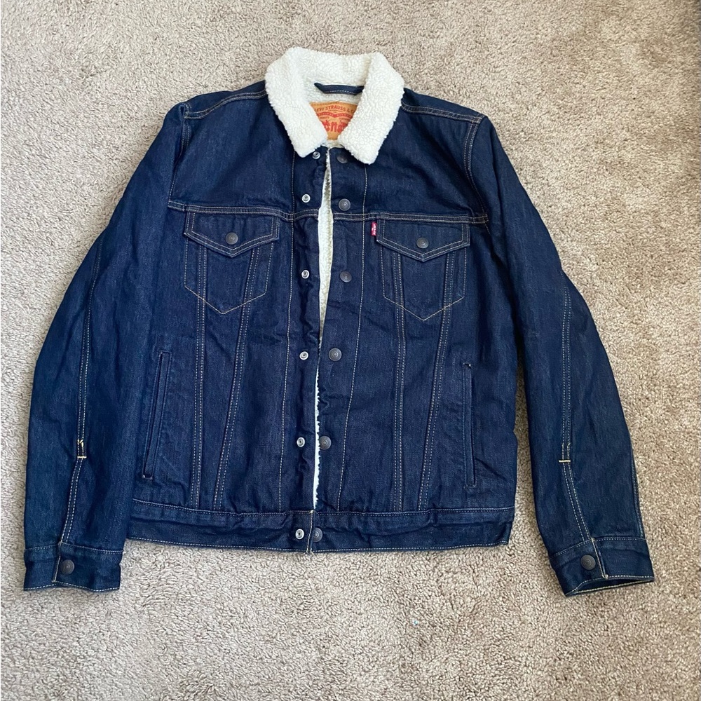 Levis Sherpa jean jacket size Medium